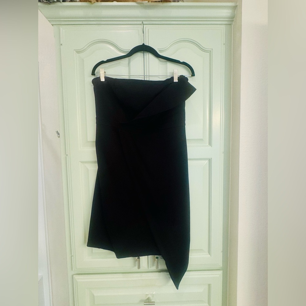 Chic Strapless Black Dress With Uneven Hemline
